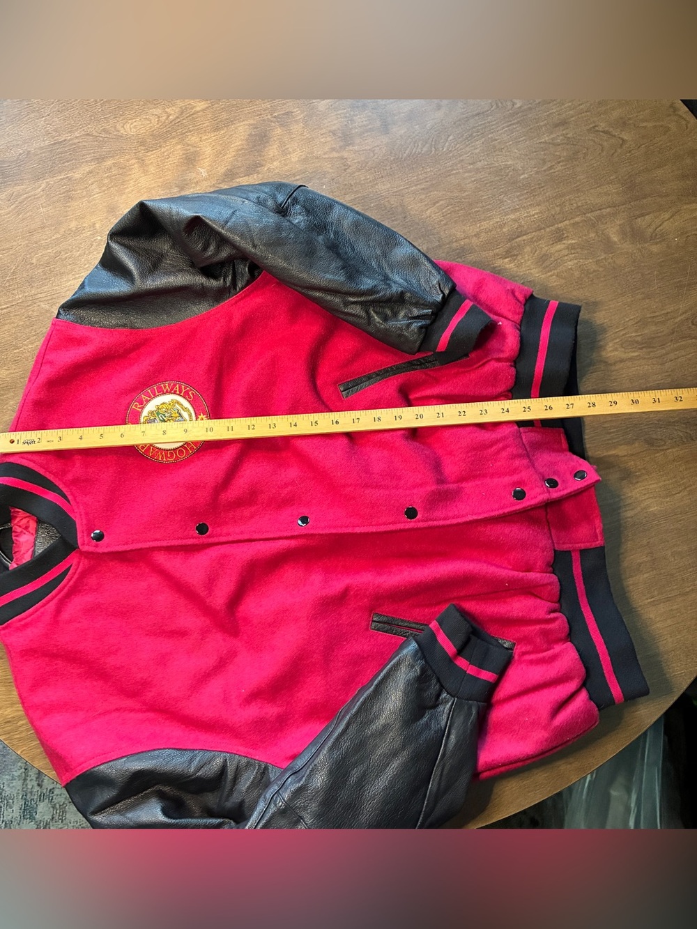 Hogwarts Railways Bomber Jacket XL Harry Potter Universal Studios Red - Picture 2 of 16